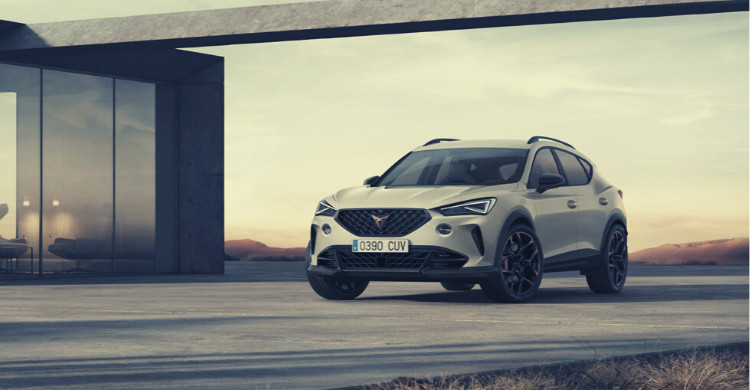 CUPRA slaví 3. výročí odhalením modelu Formentor s pětiválcovým srdcem