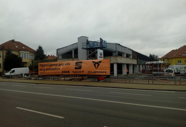 Rekonstrukce autosalonu SEAT ve Starém Městě