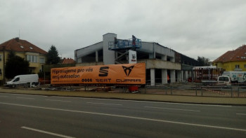 Rekonstrukce autosalonu SEAT ve Starém Městě