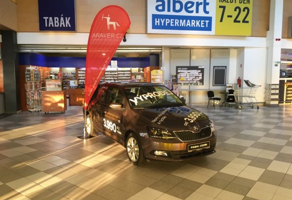 Náš vůz zdobí obchodní centrum ve Starém Městě