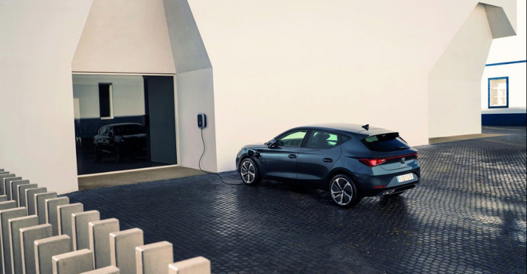 Elektrický režim nového modelu lze využít až do rychlosti jízdy 130 km/h